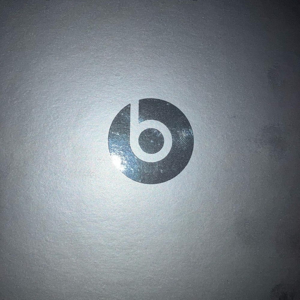 Beats by Dre Silver Logo